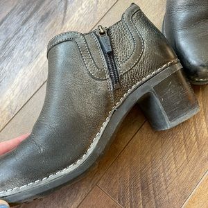 Dansko booties with inside zipper, size 36 ( 6)